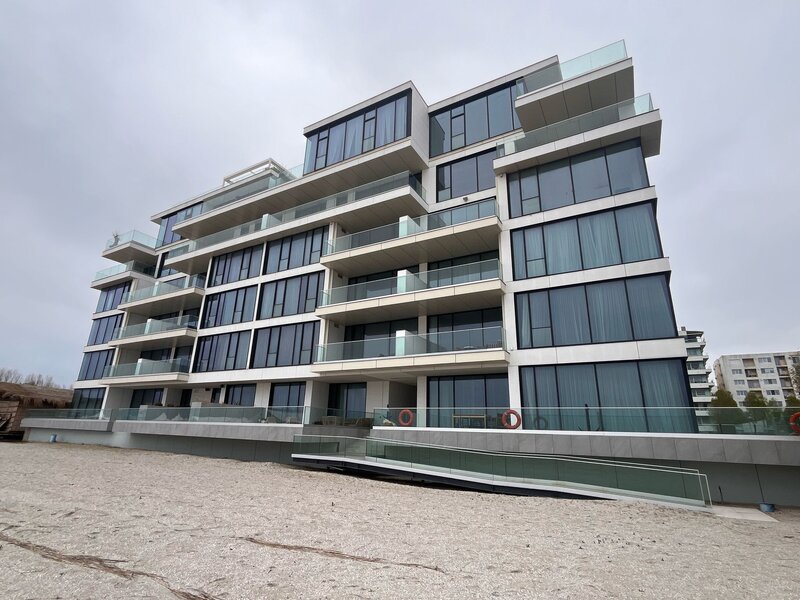 One Mamaia, apartament  2 camere acces direct la plaja, 2 bai
