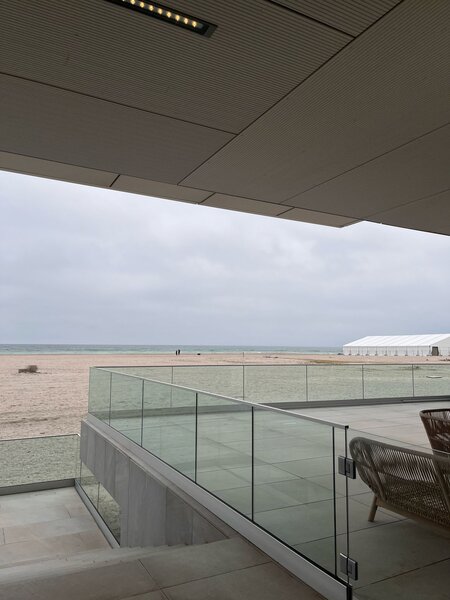 One Mamaia, apartament  2 camere acces direct la plaja, 2 bai