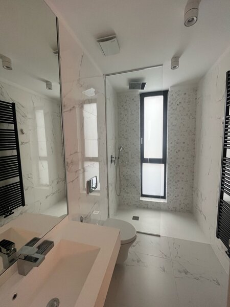 One Mamaia, apartament  2 camere acces direct la plaja, 2 bai